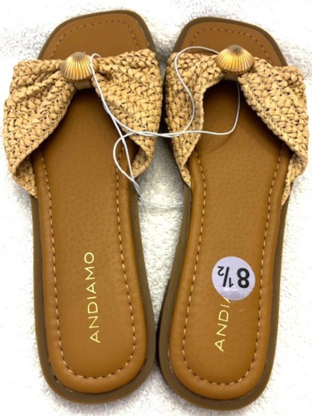 Andiamo Landry raffia flats/sandals with gold tone shell detail NWT Size 8-1/2